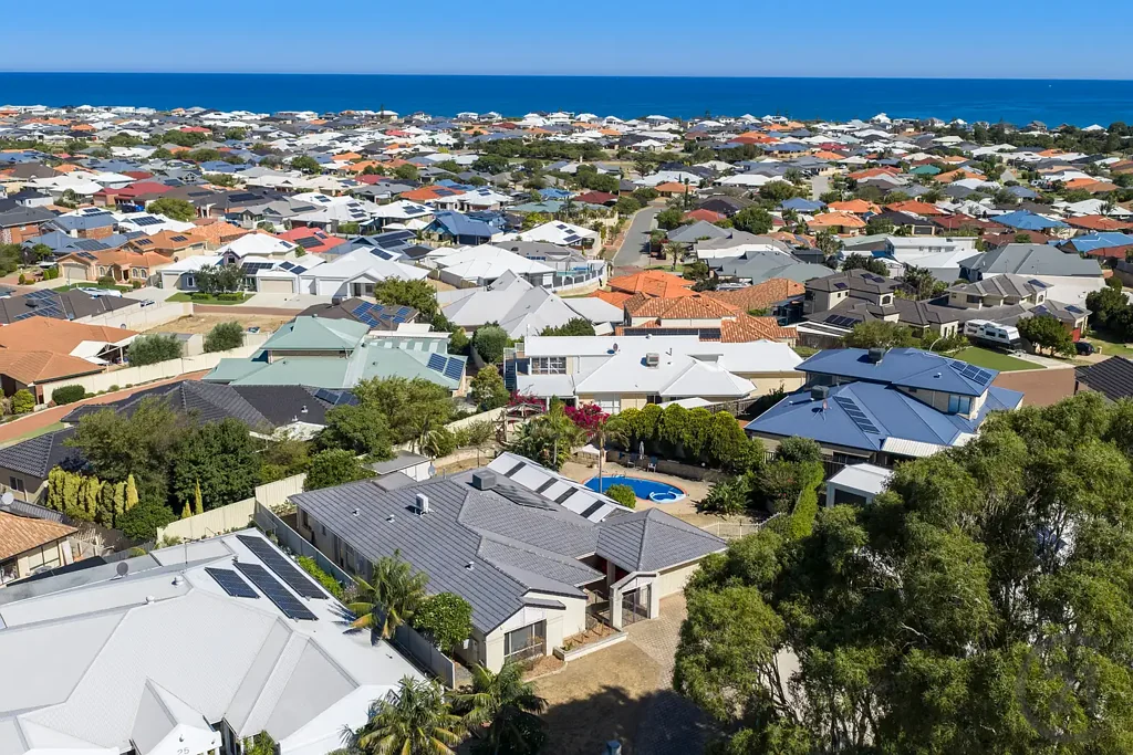 24 Everlasting Retreat, Halls Head, WA 6210