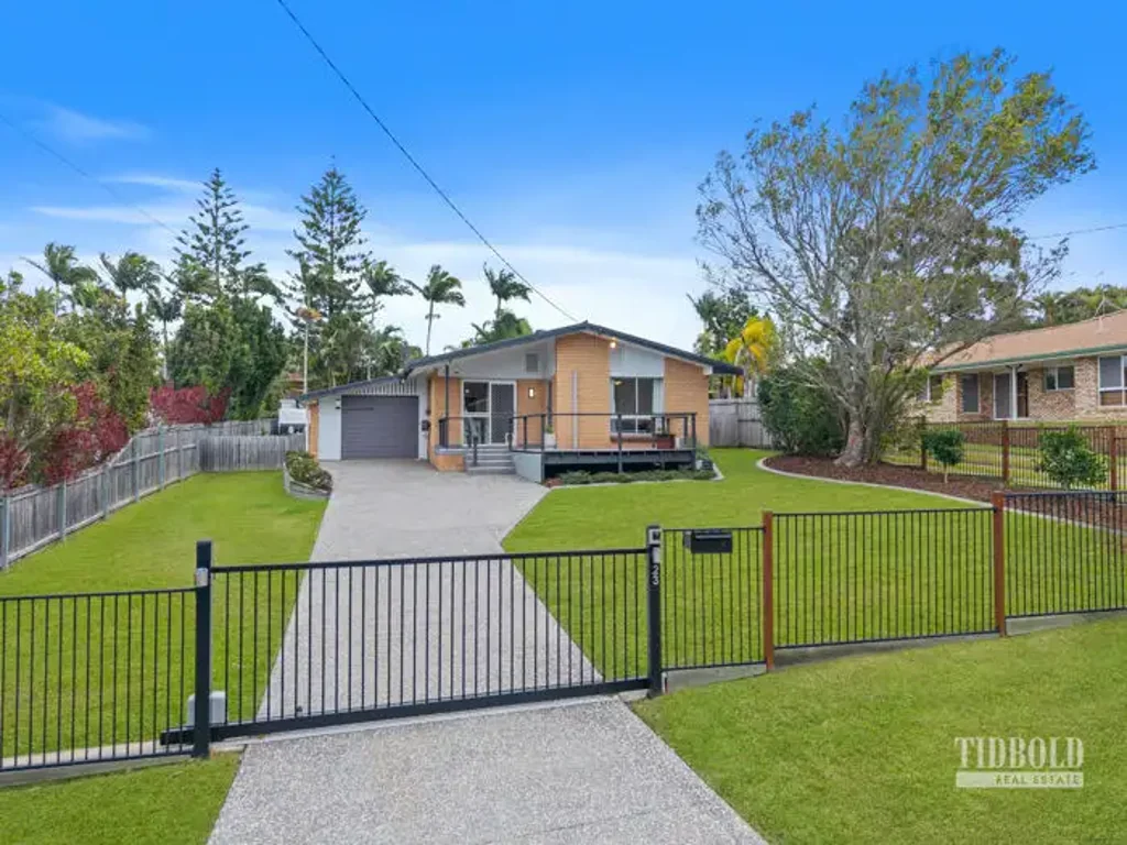 Victoria Point 3 Bedroom Renovated Gem on a Big Block - Pool, Shed & More!