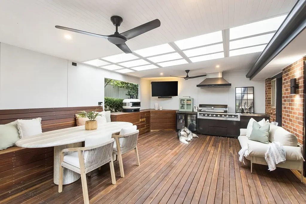 Figtree 3ਬੈੱਡਰੂਮ Stylish Split-Level Family Home in Leafy Figtree