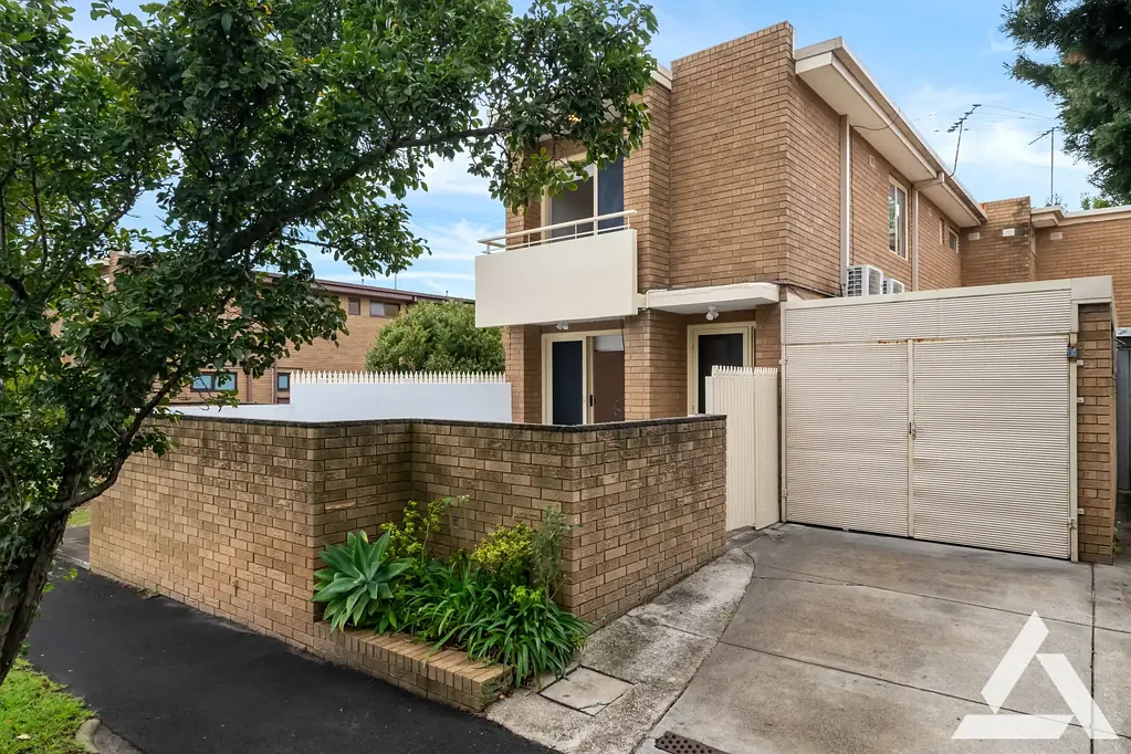 Stylish Low-Maintenance Living in the Heart of Oakleigh
