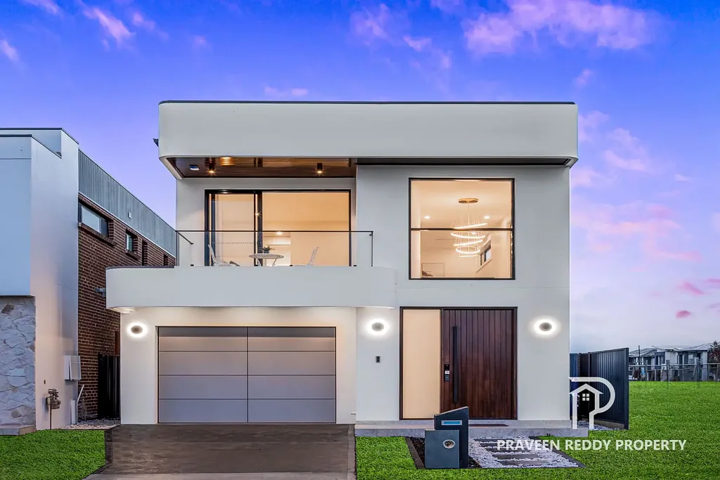 Schofields 5Phòng ngủ Style & Elegance ,BRAND NEW 5 Bed 3 Bath, Easy Commute To Station & School !!!