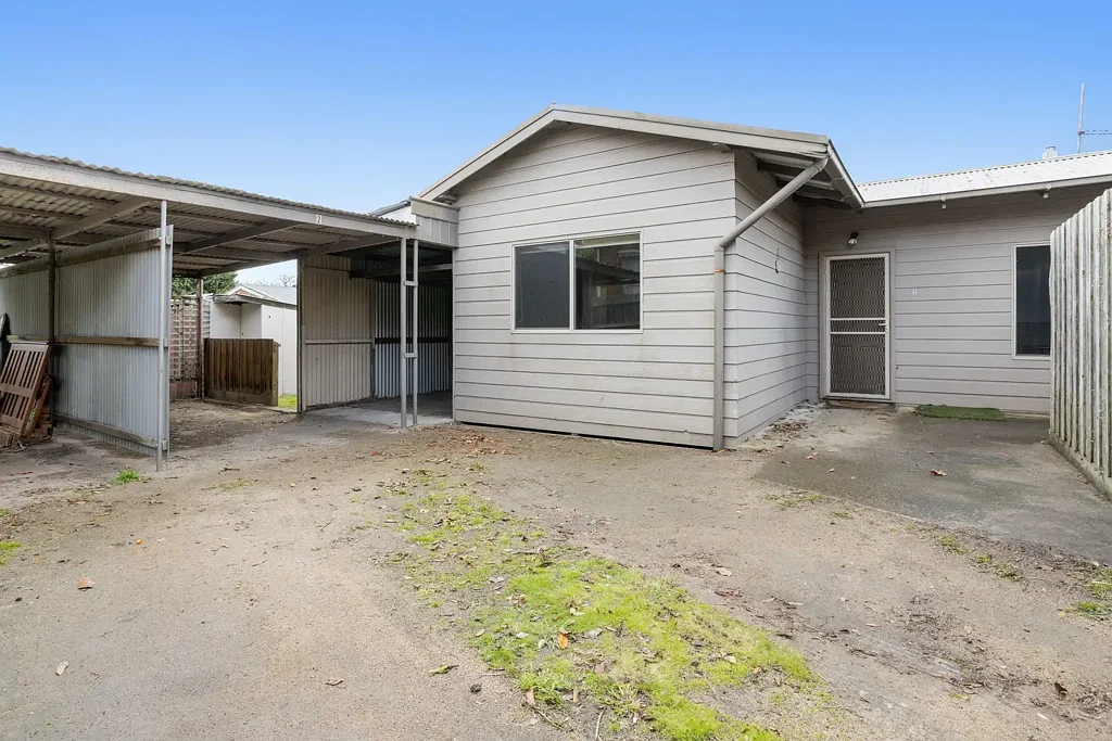 2 Bedroom Unit Close to it all