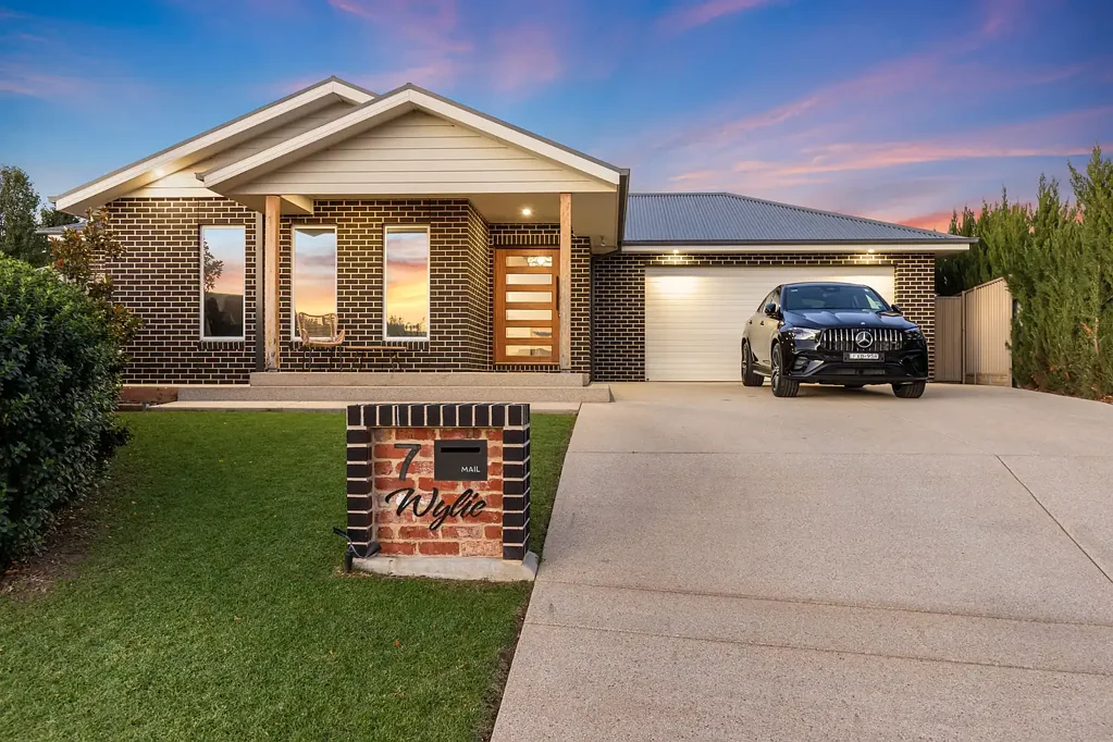 Boorooma 5ห้องนอน Custom Built Family Luxury with Resort Style Entertaining