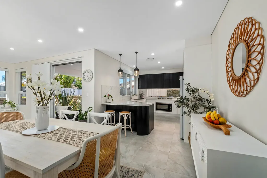 Ettalong Beach 3房  Luxury Three-Bedroom Villa in Complex of Two