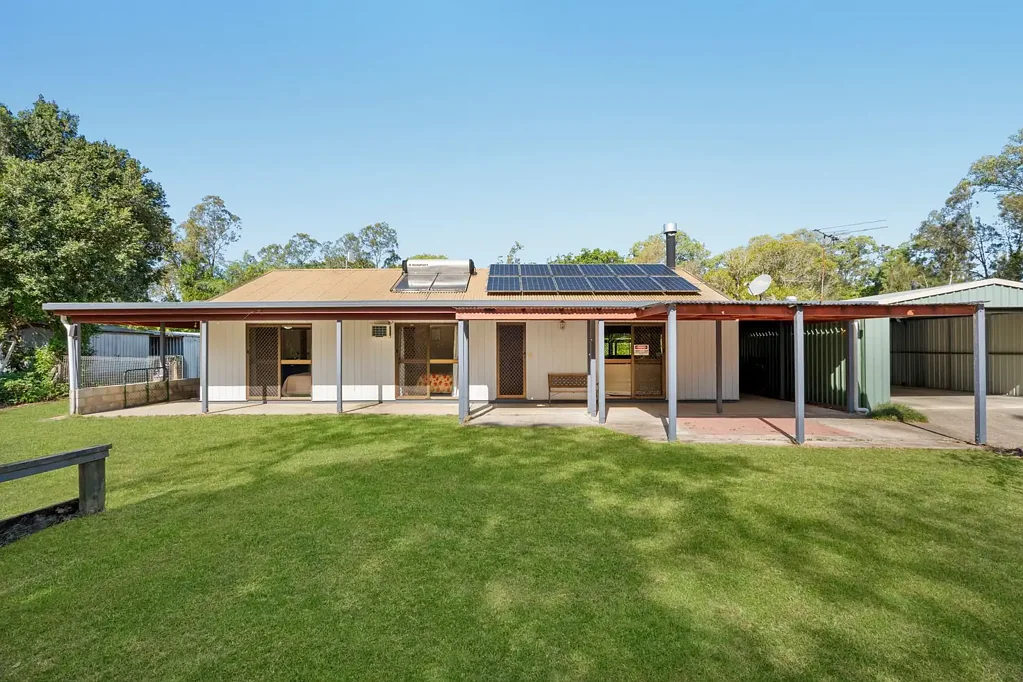 Caboolture 3બેડરૂમ Private Riverside Acreage with Space, Access and Lifestyle Appeal