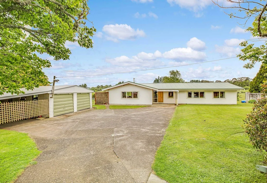 CHARMING 4 BEDROOM HOME ON 3.88 LUSH HECTARES