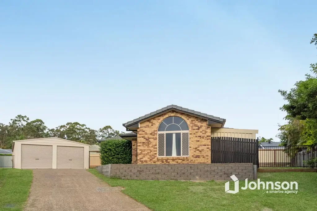 Heritage Park 4Kwarto Beautifully Updated Family Home with Side Access & Shed.