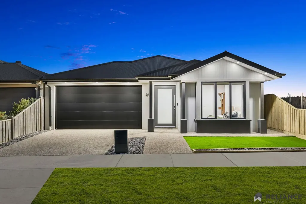 Sunbury 4غرفة نوم Contemporary Family Luxury with Premium Finishes Throughout