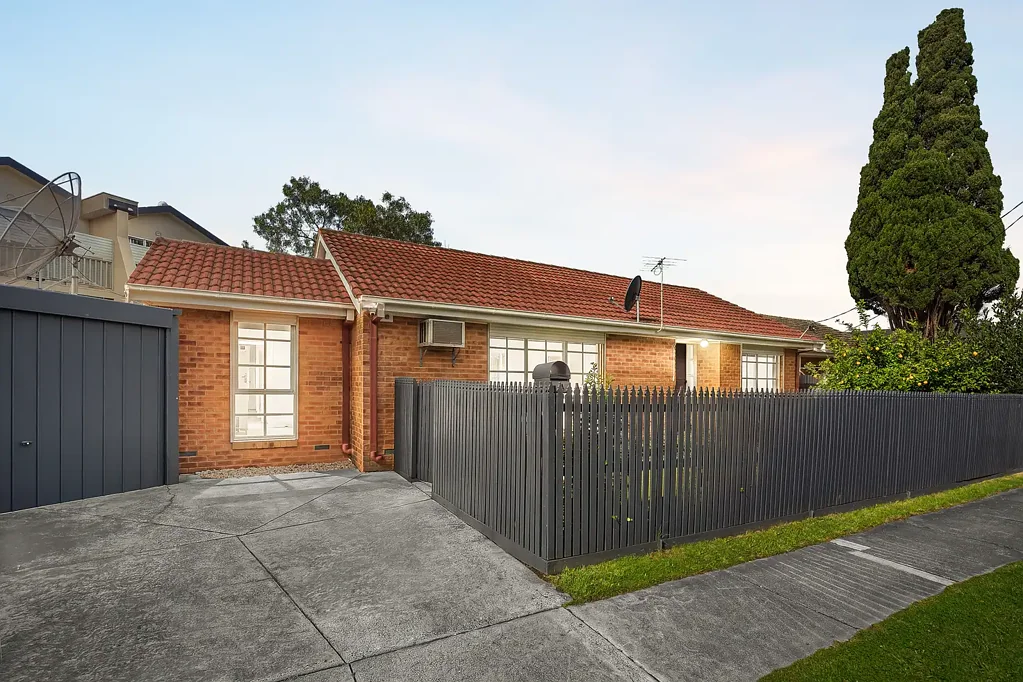 Clayton South 3ਬੈੱਡਰੂਮ Easy Living, Prime Location - Stand alone residence with own driveway