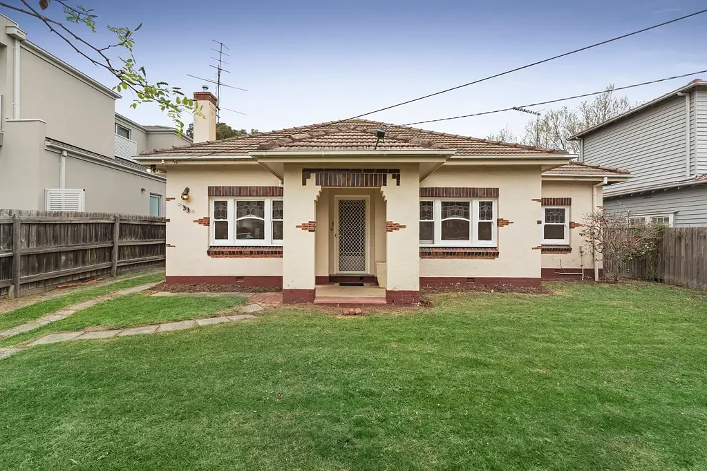 Three-Bedroom Art Deco Home in Great Location