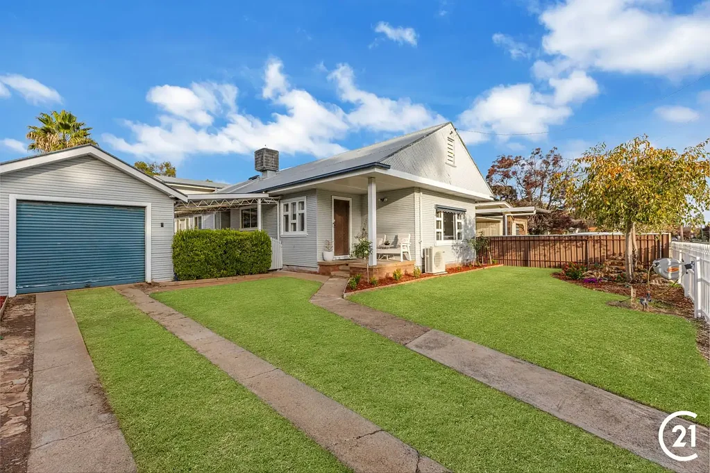 Forbes 4chambre Century21 Central West Parkes and Forbes - 6852 3793