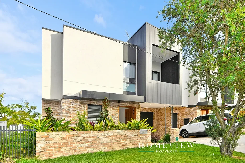 Kingsgrove 4कमरा Brand New Torrens Title Town house ( NO STRATA)