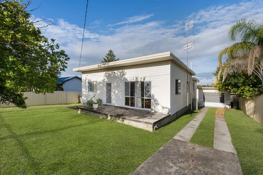 18 South Street, Killarney Vale, NSW 2261