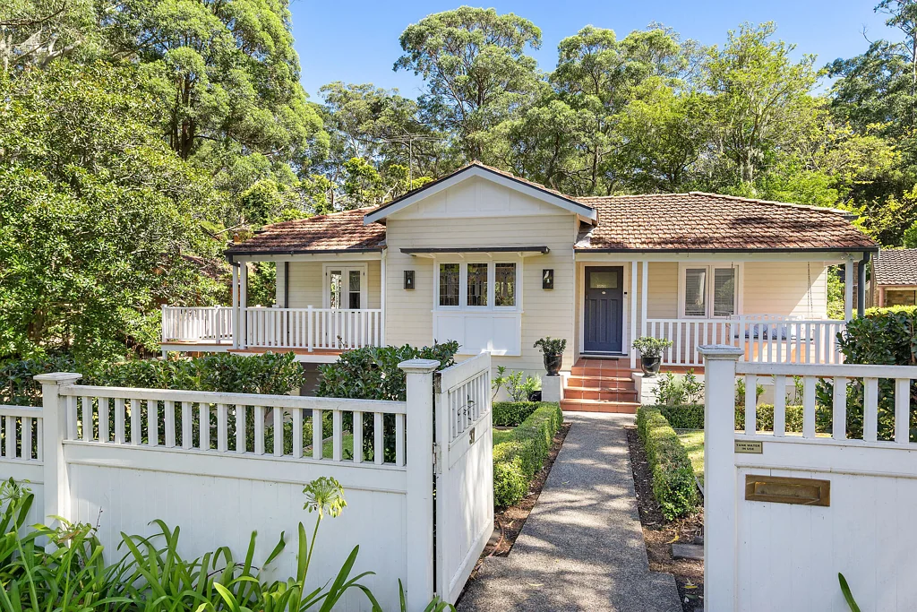 Refined 4-Bedroom home with 3m Ceilings, Underfloor Heating, and Child-Friendly Grounds