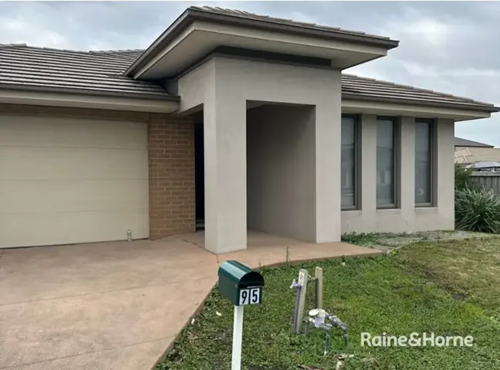 4 Bedroom House in Cranbourne East!