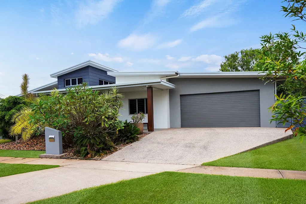 Muirhead 4房  Award winning designer home celebrating tropical living!