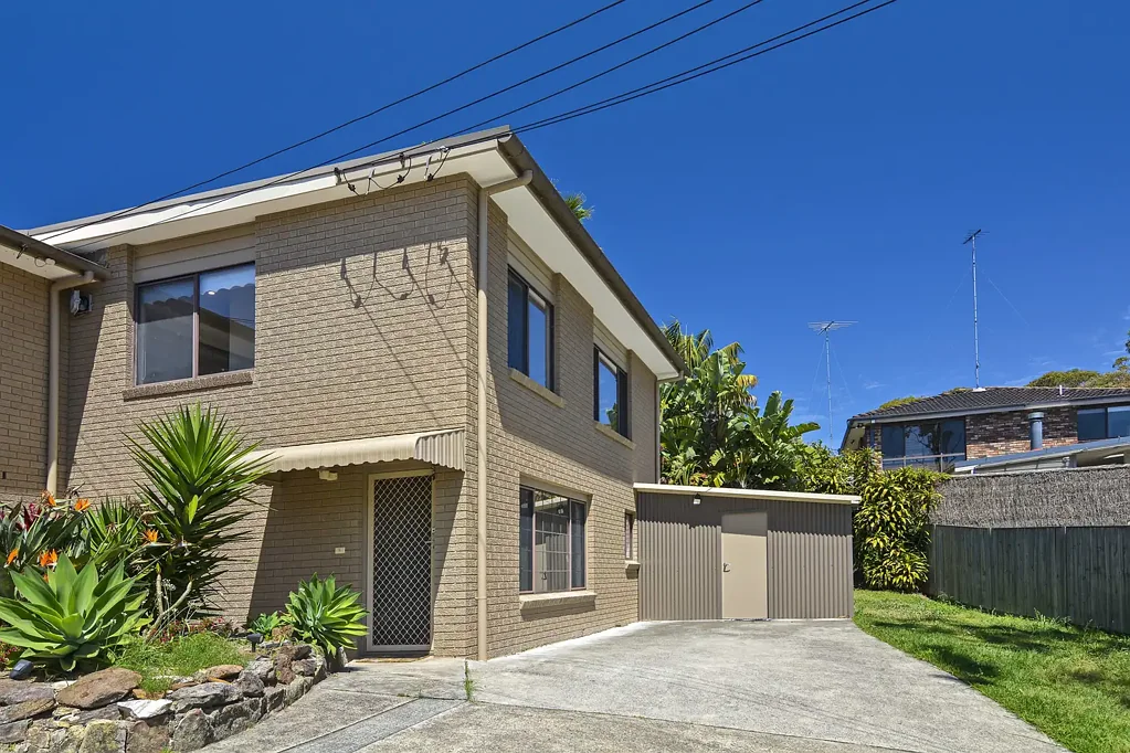 MODERN TWO-STOREY DWELLING IN A QUIET LOCATION