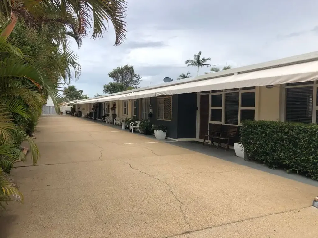 Furnished unit, 150m to the beach!