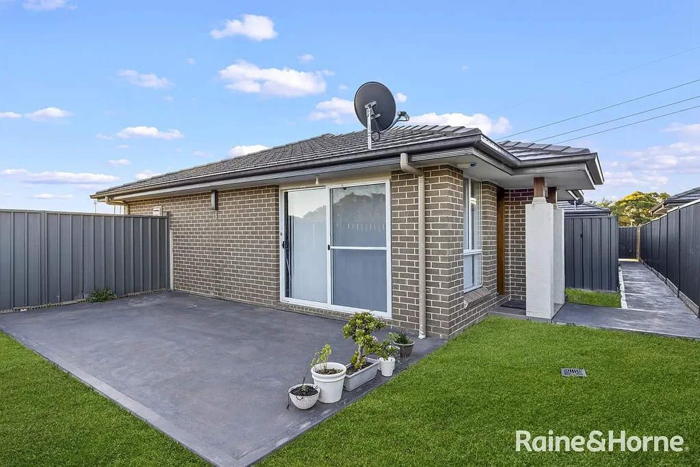 Charming 2-Bedroom Granny Flat in Eschol Park