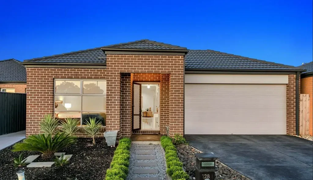 Modern Family Living in a Prime Doreen Location