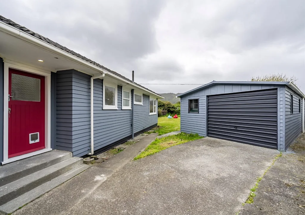 Wainuiomata 3房 Family Comfort with Potential - Mortgagee Auction