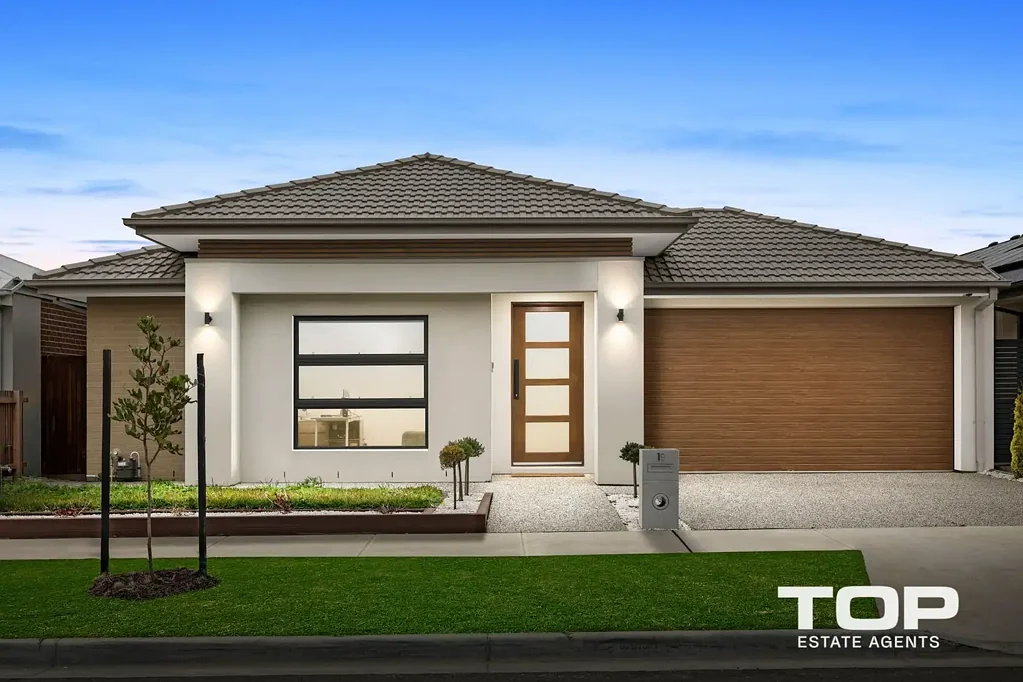 Clyde North 4બેડરૂમ A Well-Located Custom Home Crafted for Modern Family Living