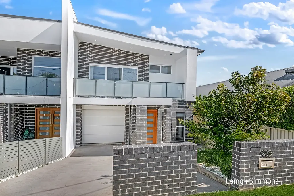 Merrylands 5침실 North-Facing Elegance in a Premium Location