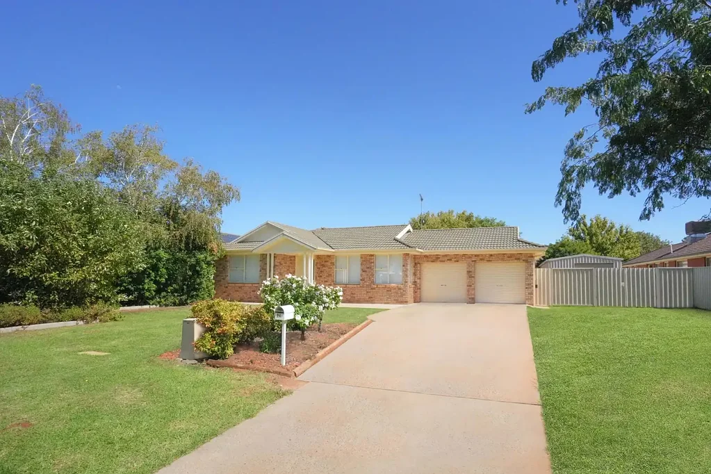 94 Clifton Boulevard, Griffith, NSW 2680