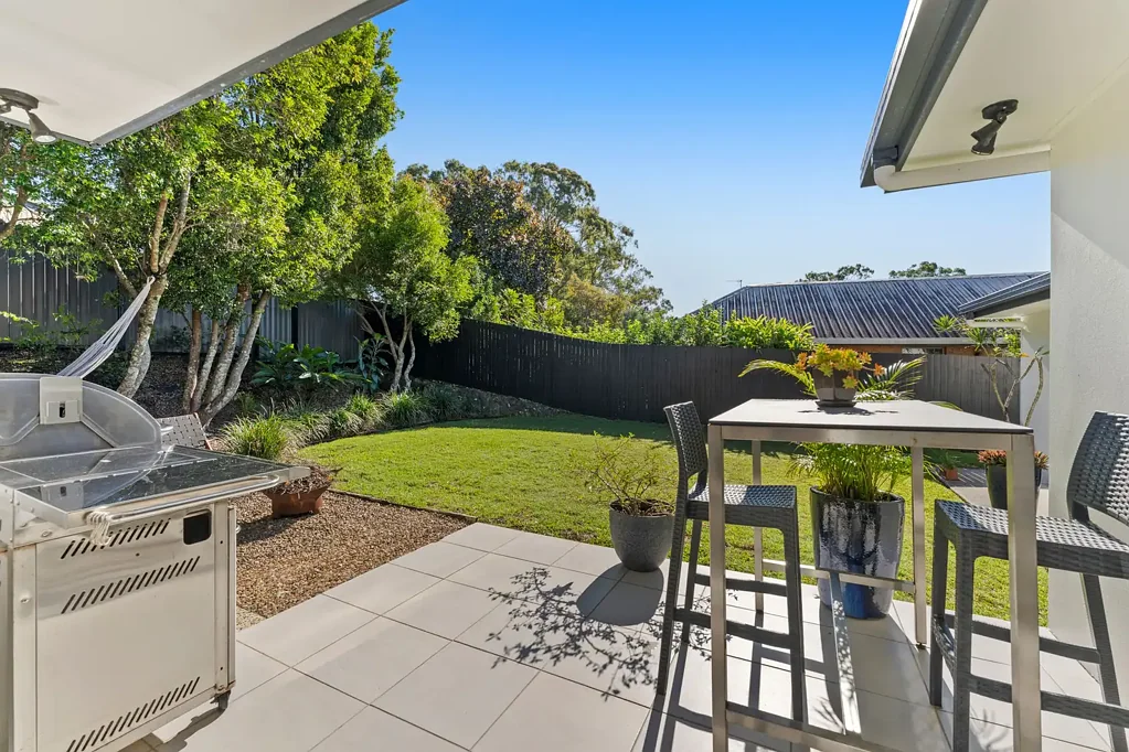 Carrara 4Habitaciones A well-maintained family home that combines generous space, practical design, and a peaceful setting backing onto nature
