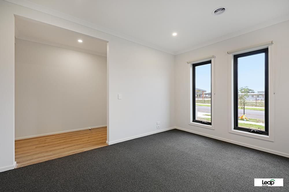 12 MACKINAC AV, WALLAN VIC 3756, 0 chambres, 0 salles de bain, House