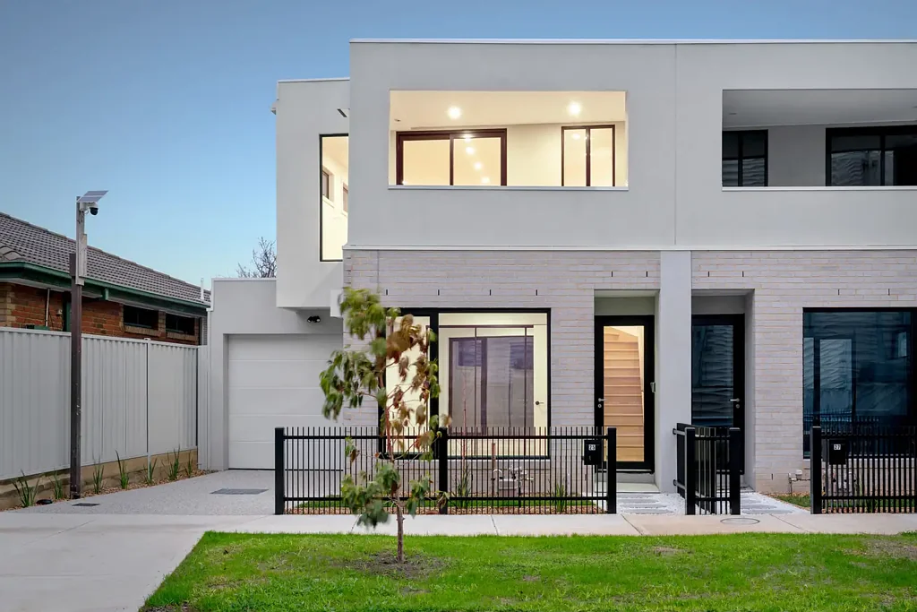 Altona North 3 Slaapkamer Brand New Townhouse Offering Style, Space & Convenience