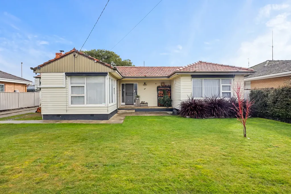 Wendouree 3房  Space & Charm in a Blue-Chip Locale