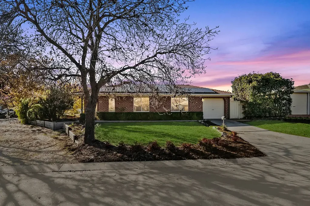 Dunlop 3房  Peaceful Family Living with Entertainer Appeal in a Prime Dunlop Location
