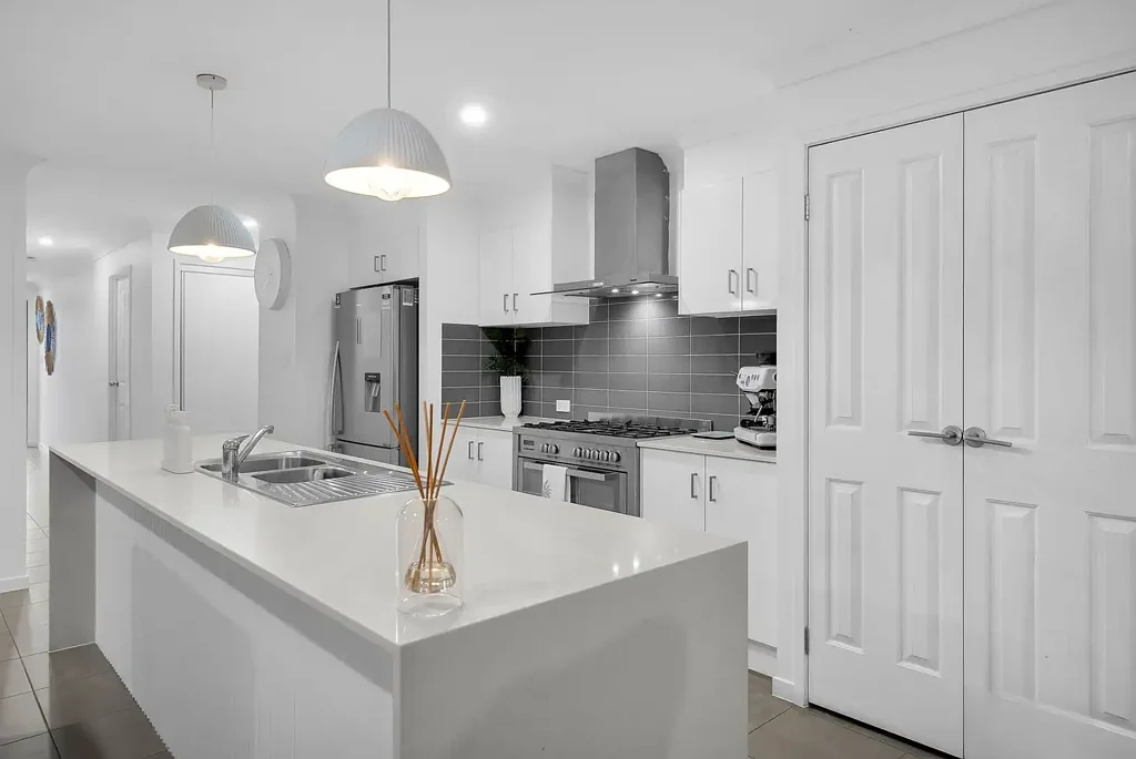 Effortless Modern Living with a Family-Focused Layout and an Interior that Prioritises Everyday Comfort, Functionality, and Practical Ease.