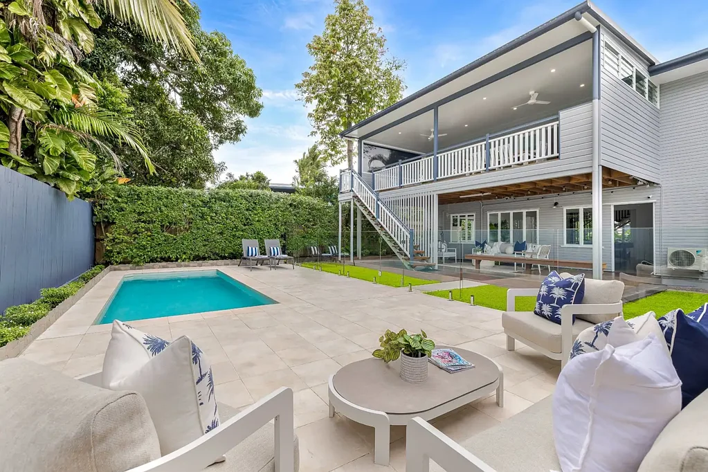 Whitfield 4房  Generous Living - Timeless Style, with side access