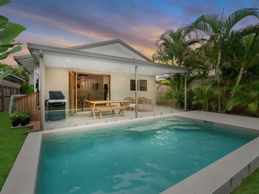 Kewarra Beach 3 Slaapkamer Designer Remodel with Pool, Solar & Coastal Lifestyle