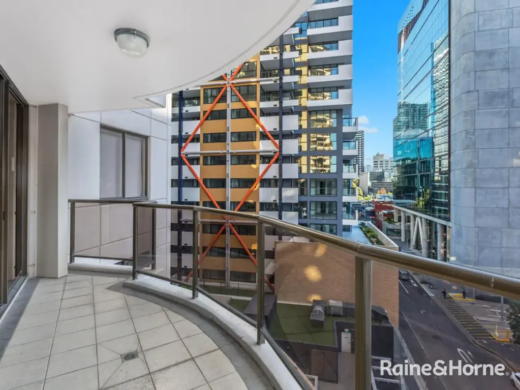 Excellent CBD location - Large Two Bedroom Apartment