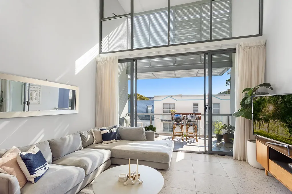 Alexandria 1 Bedroom Immaculately renovated loft-style apartment facing north-west