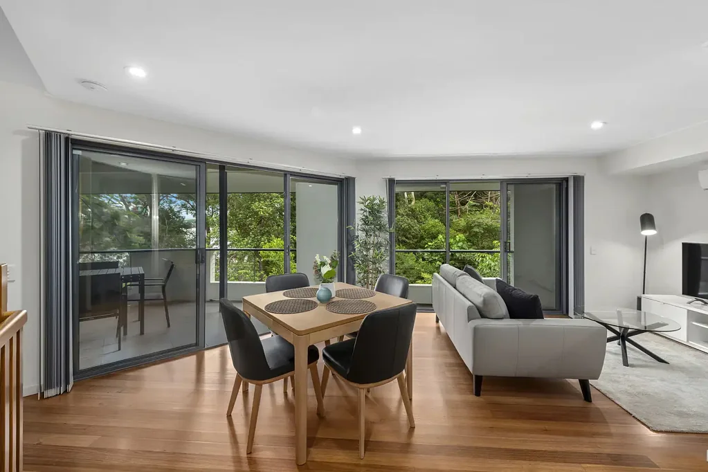 Highgate Hill 2房 绝对河滨位置  雨林度假环境  步行UQ市中心  两车位停车  全屋空调  安全社区  QSSSC学区 Absolute River Front Tranquil Hideaway Townhouse