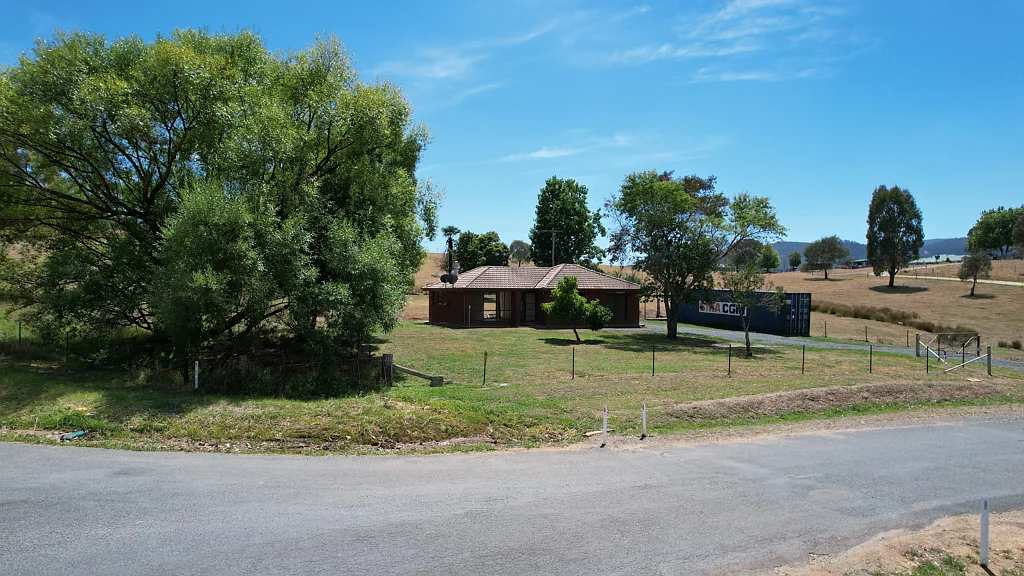 Tumbarumba Renovated 3-Bedroom Family Home - 5 Minutes from Town!