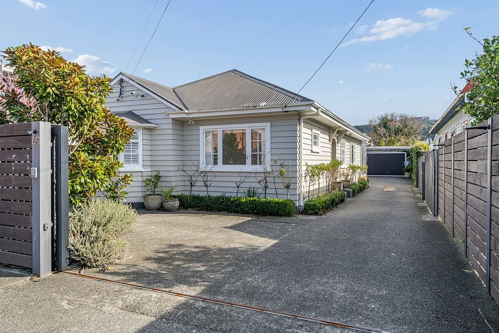 Petone 2 Bedroom Spacious Bungalow plus Exterior Studio