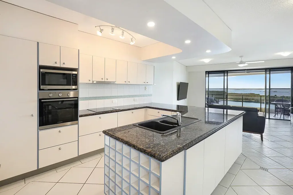 Caloundra 3房  Idyllic 3 Bed with 3 Carparks - PCL 9.5