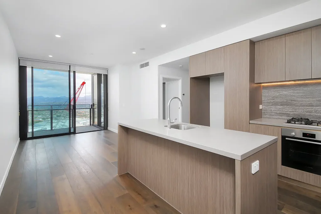 THE ICONIC TOWER IN BROADBEACH ISLAND!!