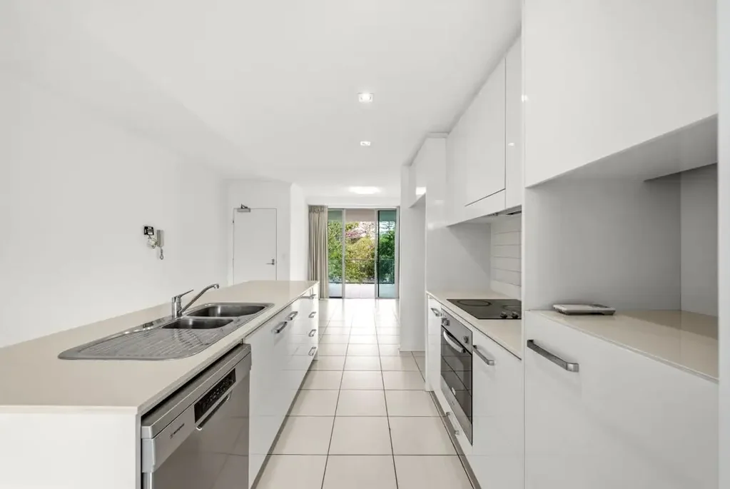 Spacious two bedroom apartment in Central Mermaid beach