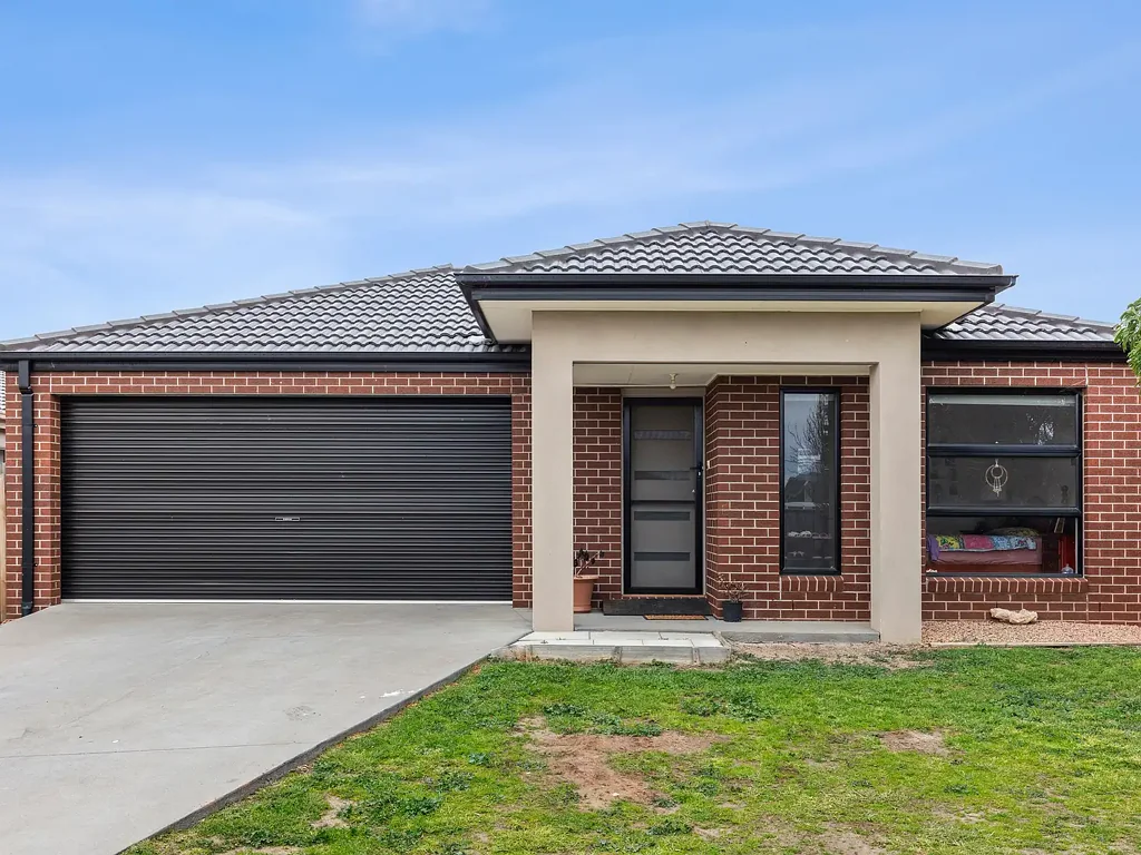 Armstrong Creek 4 Bedroom Spacious Family Living with Room to Grow