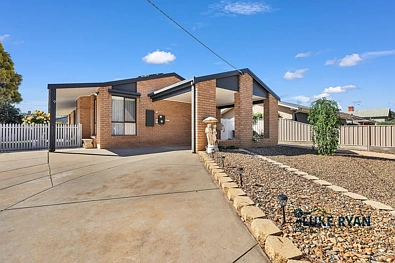 Rochester 3 Bedroom 3 BEDROOM  2 BATHROOM BRICK VENEER HOME