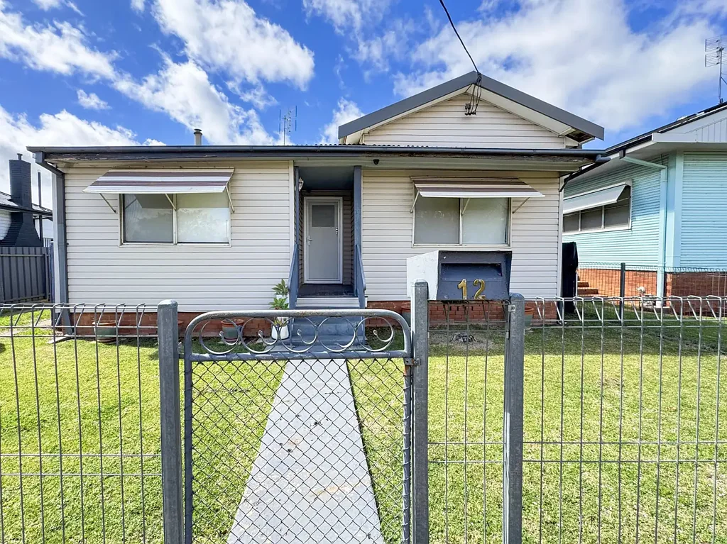Parkes 3Phòng ngủ Renovated, Move-In Ready & Ideally Located