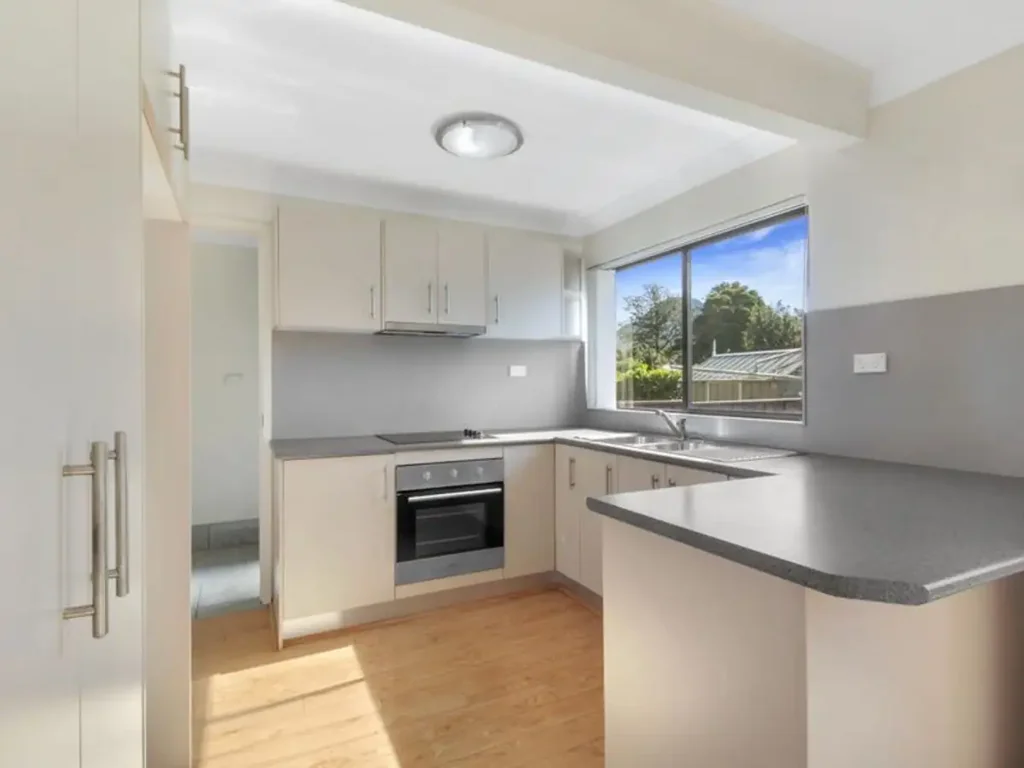 Spacious & Modern Townhouse in a Convenient Unanderra Location
