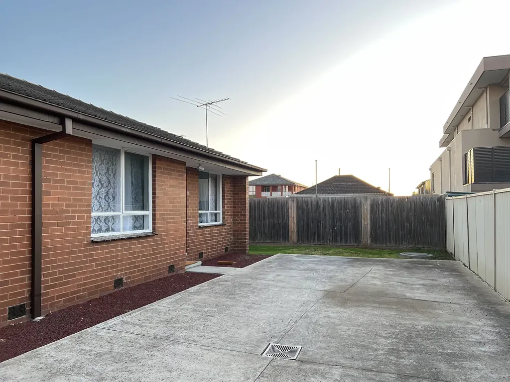 2 BEDROOM UNIT NEAR SCHOOL