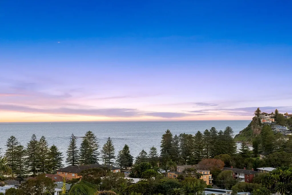 Newport 4ਬੈੱਡਰੂਮ Elevated Newport Residence With Striking Ocean Panoramas